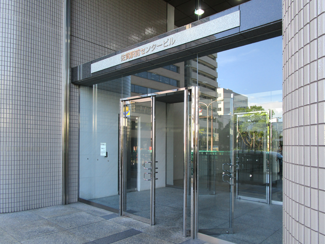 入り口からエントランスに入ります。